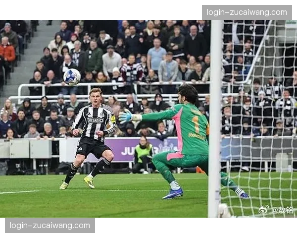 曼城临时防线协防漏洞明显，主力中卫群缺阵影响防守稳定性